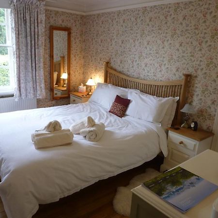 Manor Cottage Bed And Breakfast Windsor Exterior photo