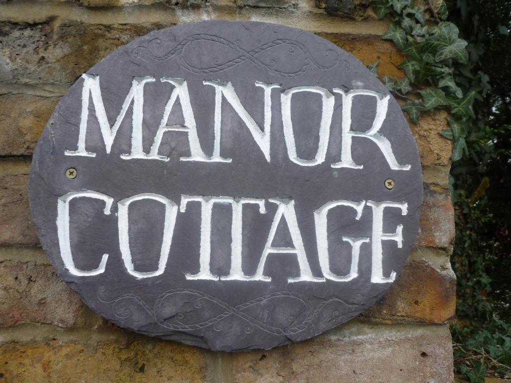 Manor Cottage Bed And Breakfast Windsor Exterior photo
